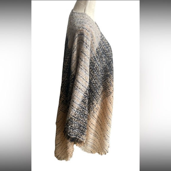 STEVE MADDEN One Size Black White Latte Gray Plaid Kimono Wrap Shawl Poncho NWT - Picture 4 of 9
